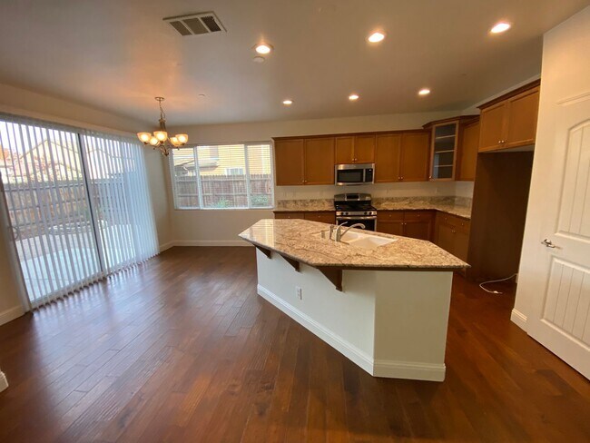 Building Photo - Beautiful 2 Story Home in Gated Avalon Com...