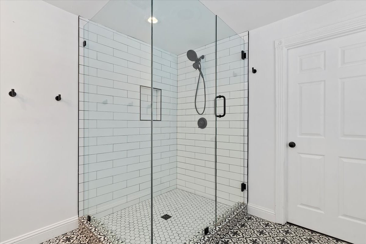 Master Bathroom - 954 W River Point Cir