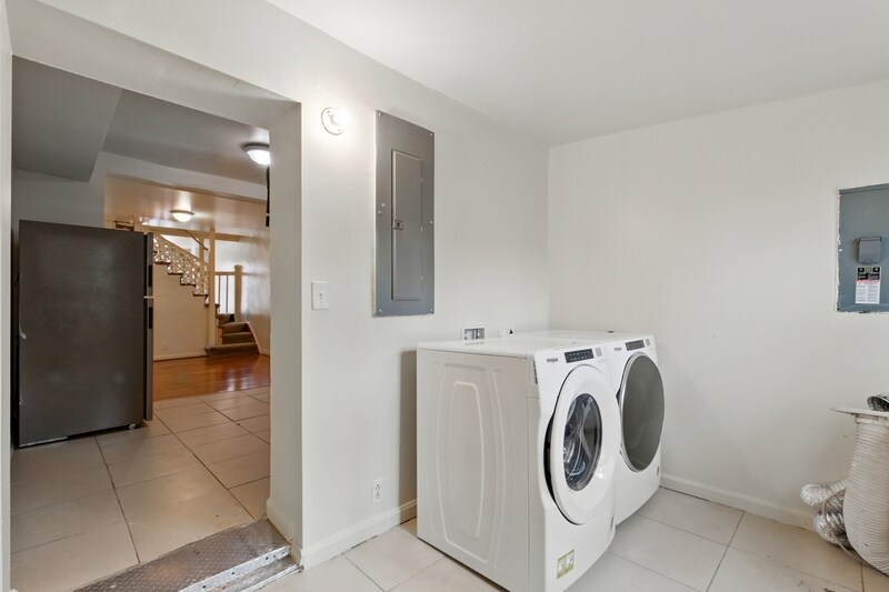 Building Photo - 2657 Lehman St