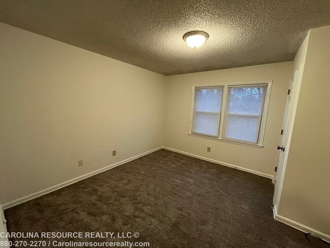 Building Photo - 4535 Dawnwood Dr