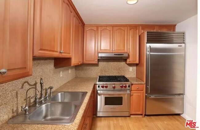 Building Photo - 10574 Sunland Blvd