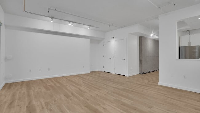 Building Photo - EPIC REA - Modern-Style 1 BR/1 BA Condo in...
