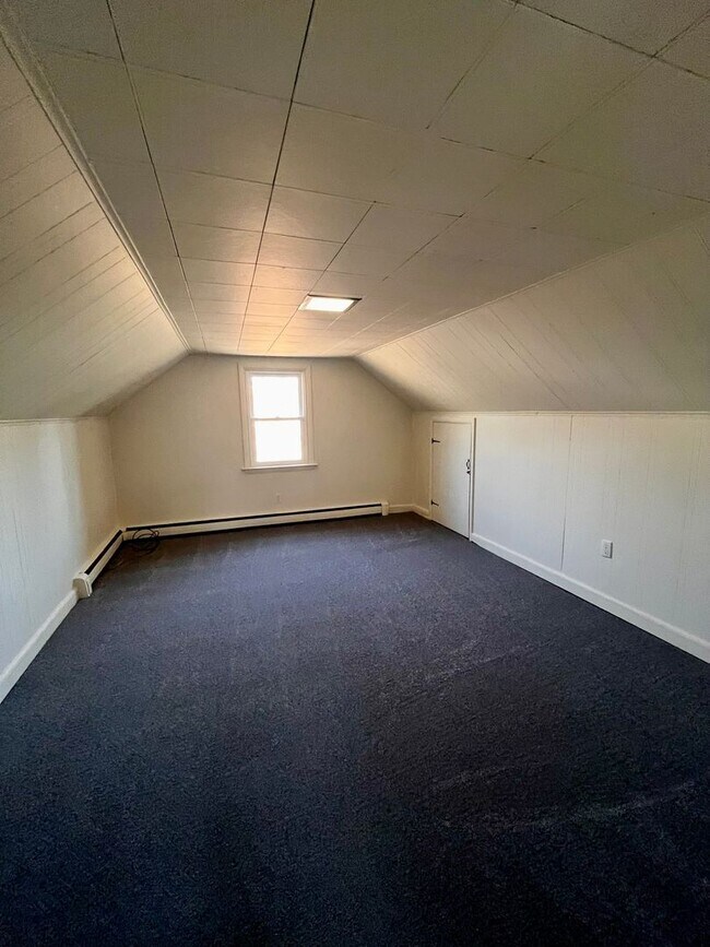 Building Photo - 4 Bed Single Family Home Available Now!