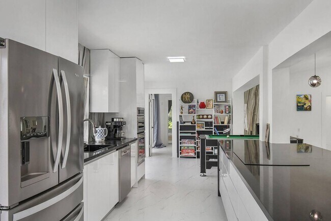 Building Photo - 12231 Areaca Dr