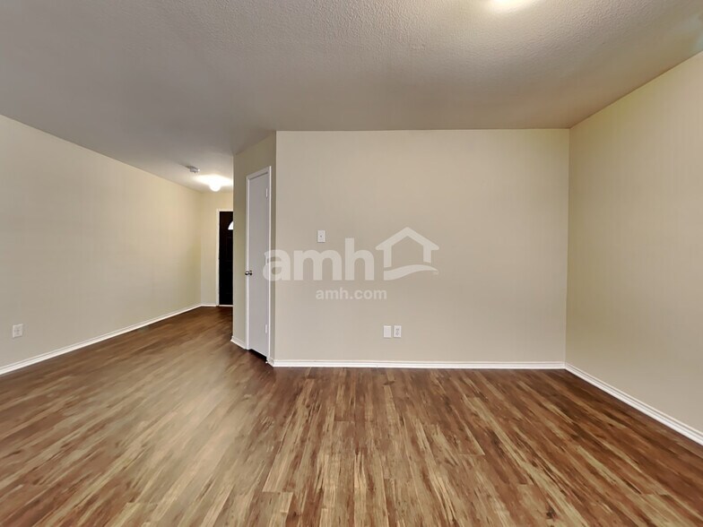 Building Photo - 1913 J Cheshier Rd