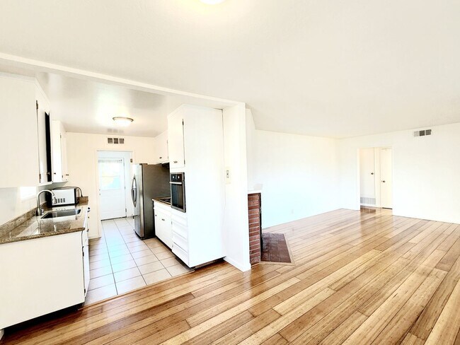 Building Photo - 3 bedroom home in San Mateo