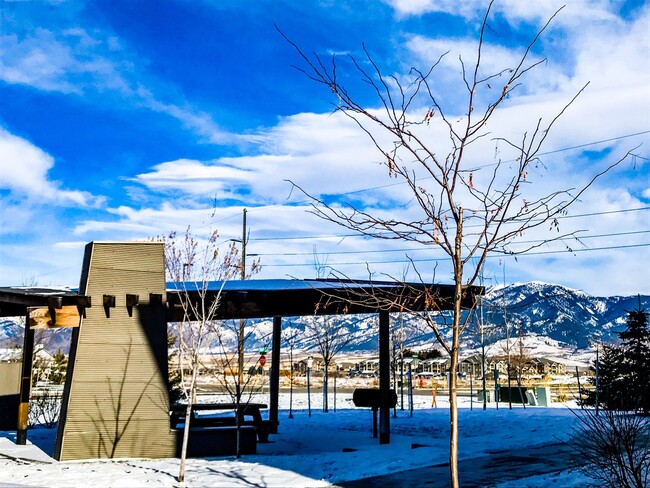 Building Photo - Stunning 2 Bedroom 2 Bathroom Apartment *R...