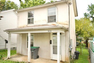 Building Photo - 920 Anderson St