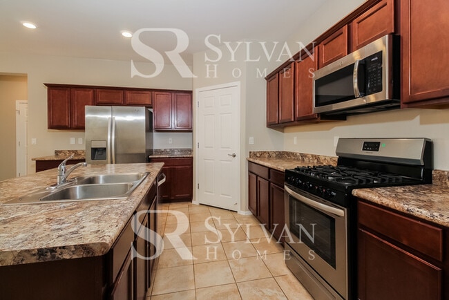 Building Photo - You will love this 3 bedroom 2 bathroom home!