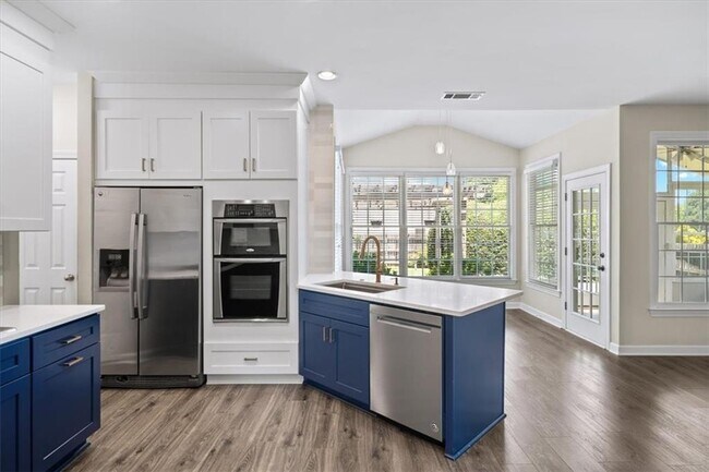Building Photo - 1085 Arbor Creek Dr