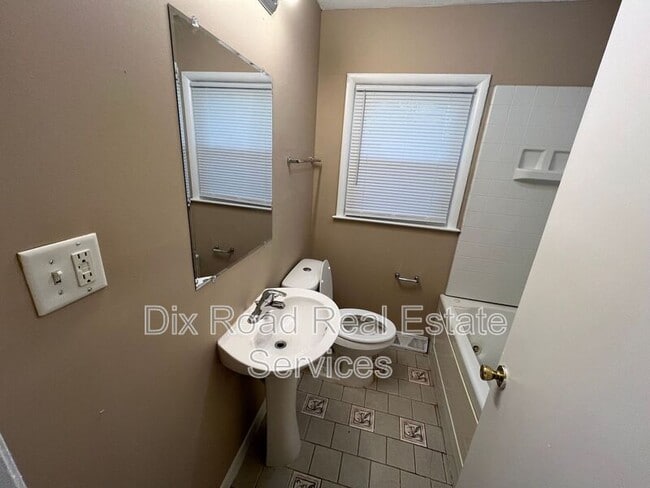 Building Photo - 601 Wilshire Dr