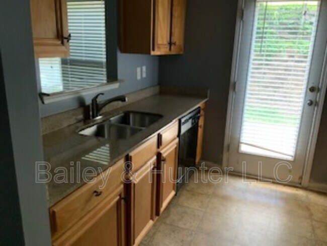 Building Photo - 473 Mulberry Row