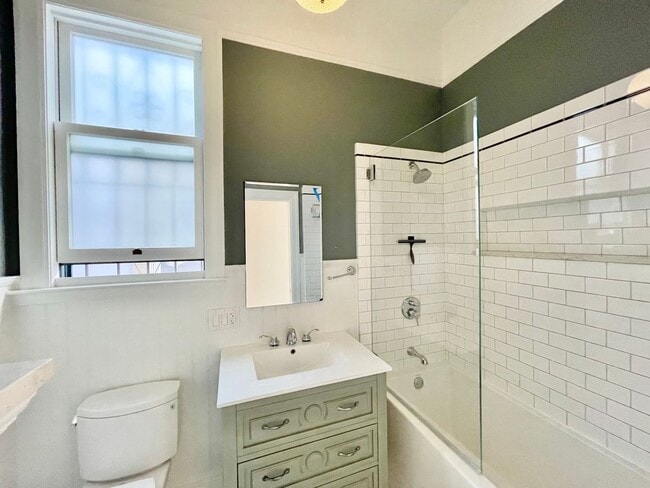 Building Photo - Prime Noe Valley 3Br/1.5Ba Top Floor Flat w/Laundry, Storage – A MUST SEE! PROGRESSIVE