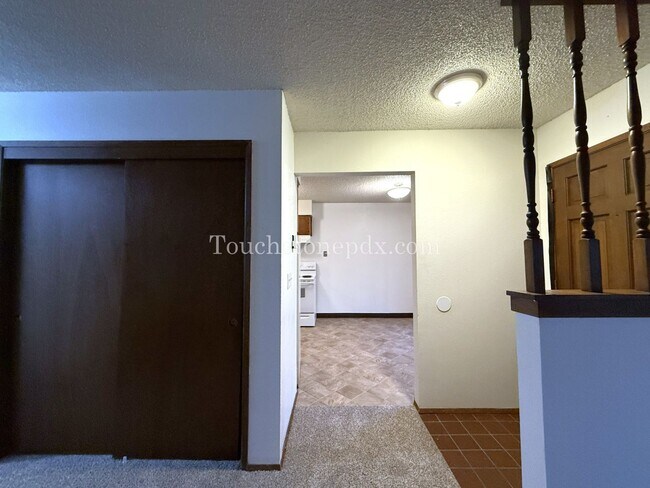 Building Photo - Cozy 2BD Apartment with Patio, East Portland