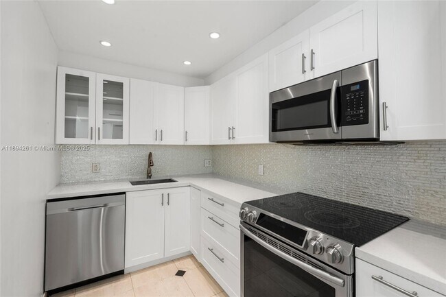 Building Photo - 800 Claughton Island Dr