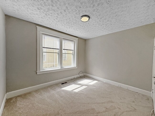 Building Photo - 3425 Carolina Ave