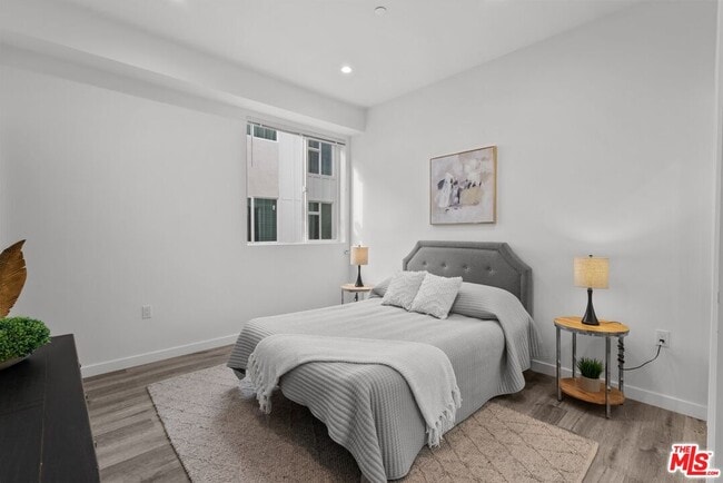 Building Photo - 5114 Cahuenga Blvd