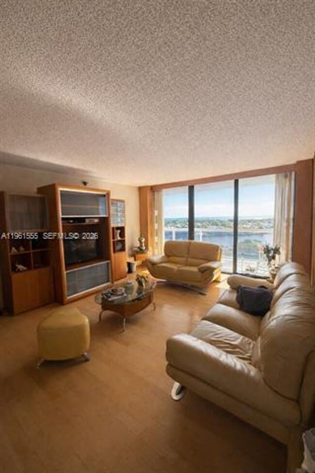 Building Photo - 20505 E Country Club Dr