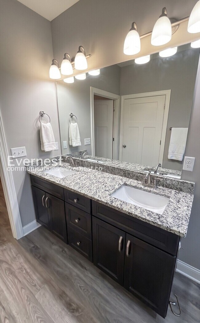 Building Photo - PROMO: 50% off the first month's rent! Adorable 3-Bedroom Home Near Downtown Chattanooga with 2-c...