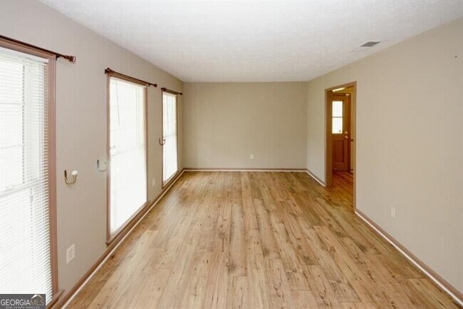 Building Photo - 4033 Scenic Mountain Dr SW