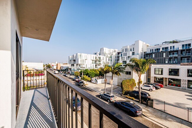 Building Photo - 13461 Beach Ave