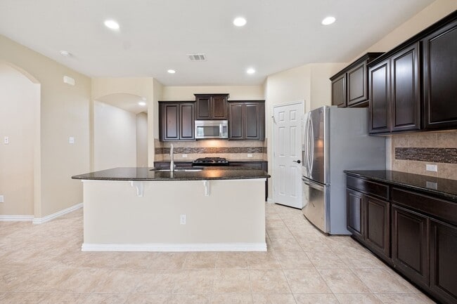 Building Photo - Peaceful 3 Bedroom, 2 Bath Home in Fantastic Paloma Lake Community!