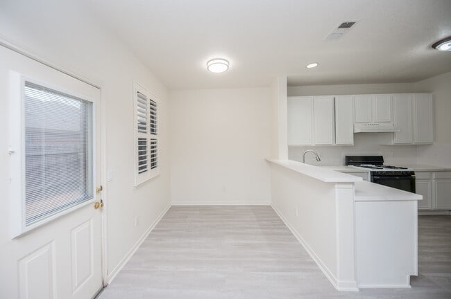 Building Photo - 2922 Copper Cliff Dr