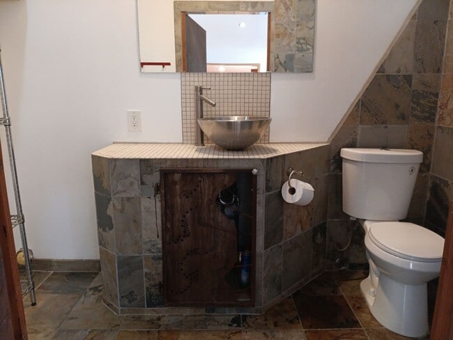 Building Photo - COZY HOME IN THE BEAUTIFUL TOWN OF TIJERAS | Showings available NOW!!