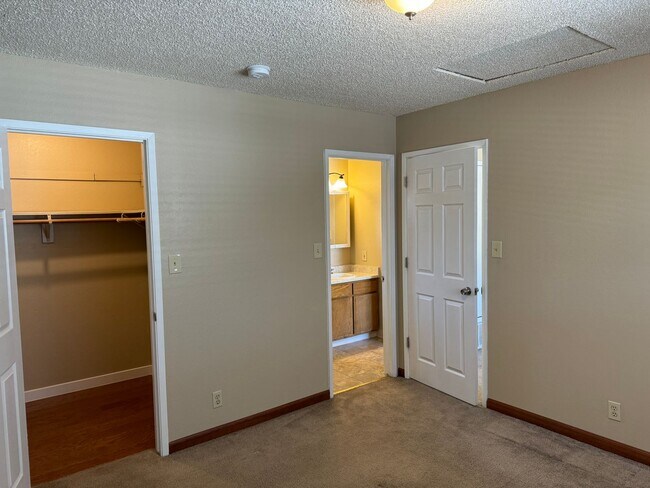 Building Photo - Caliente 4-plex