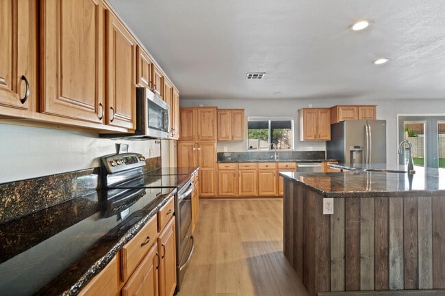 Building Photo - 4515 W Shaw Butte Dr