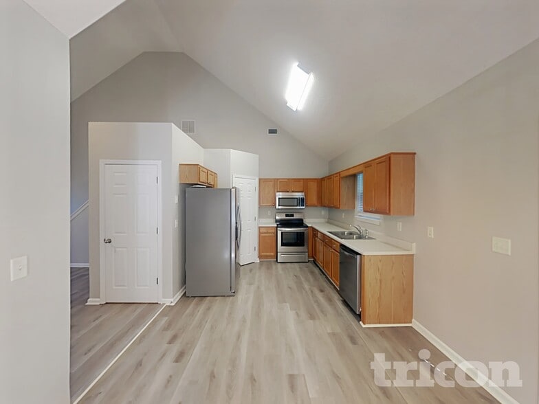 Building Photo - 665 Skyline Dr