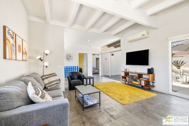 Building Photo - 2267 N San Antonio Rd