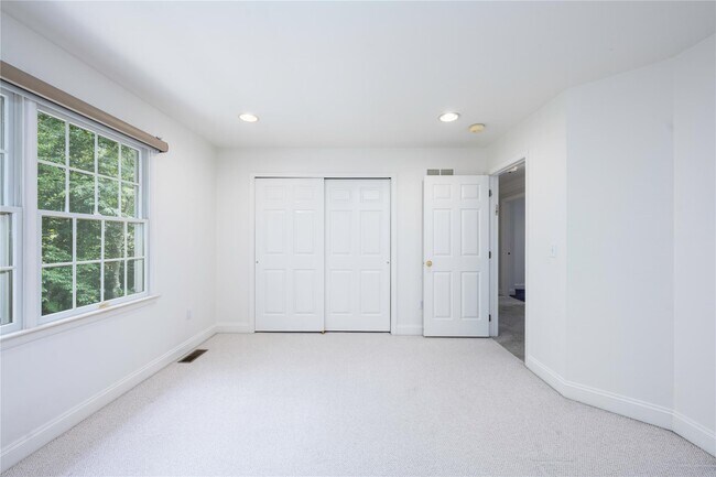 Building Photo - 46 McGuiness Ln