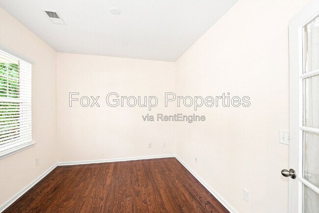 Building Photo - 117 E Warfield Dr