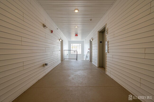 Building Photo - 538 Tavern Rd