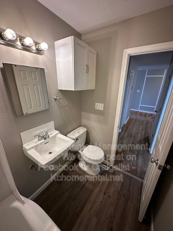 Building Photo - 304 Hill St