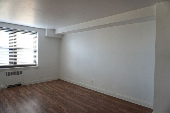 Building Photo - 101 S Raleigh Ave