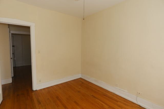 Building Photo - 954 W Cornelia Ave
