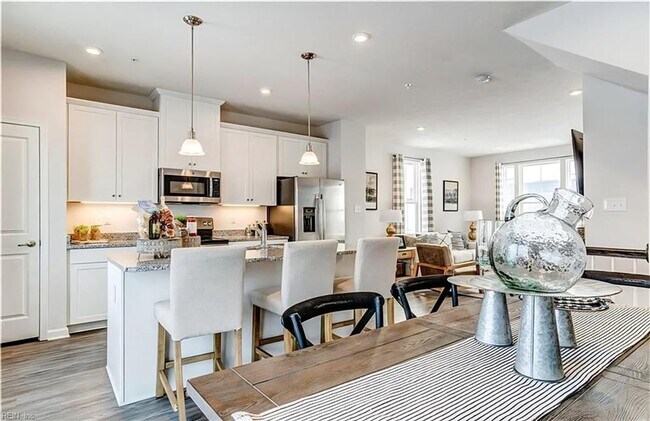 Building Photo - Lovely Townhouse in Benns Grant!