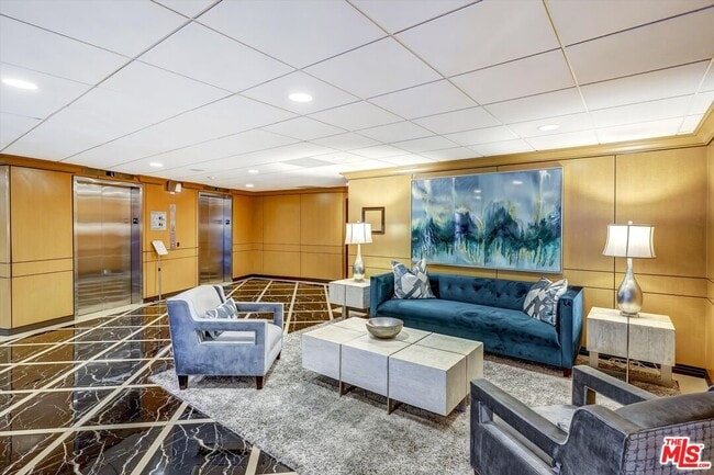 Building Photo - 100 S Doheny Dr