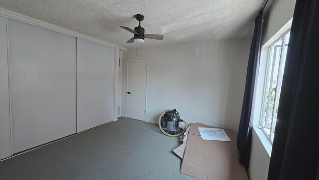 Building Photo - 526 S St Andrews Pl