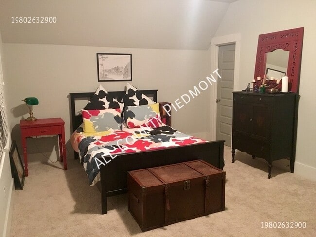 Building Photo - 913 Sedgefield Rd