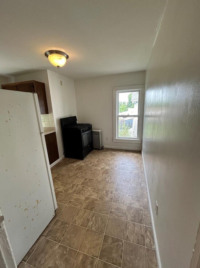 Building Photo - 237 Scottwood Ave