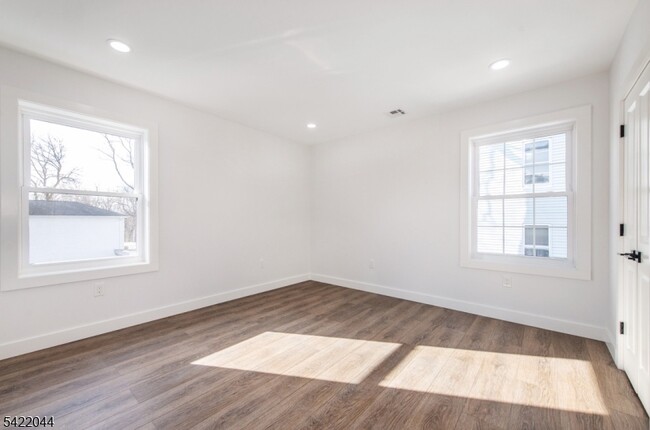 Building Photo - 227 21st St