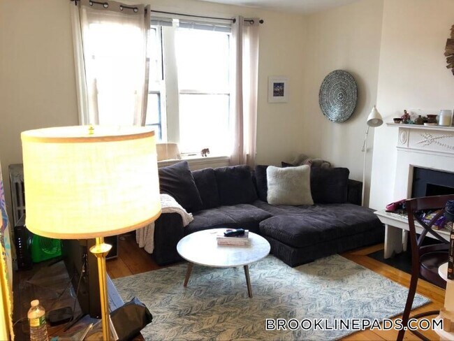 Building Photo - 1071 Beacon St