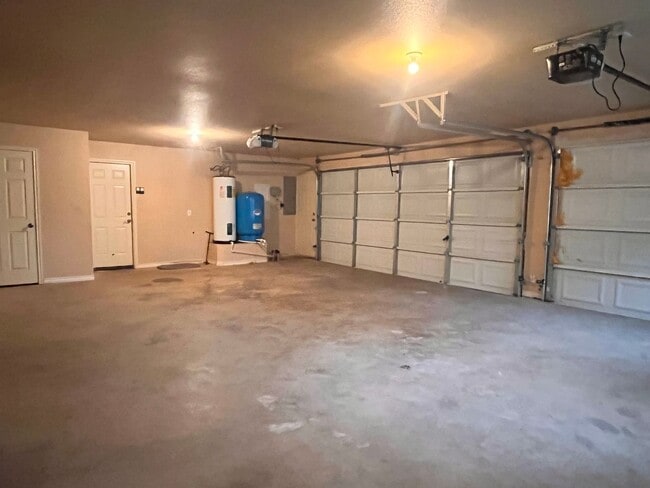 Building Photo - Gated Entry 5 bedroom, 3.5 Bath Home on 16+ Acres in Cleburne - Bring your horses and cattle!