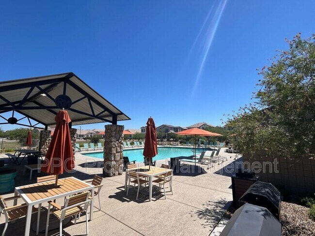 Building Photo - 14118 W Hackamore Dr