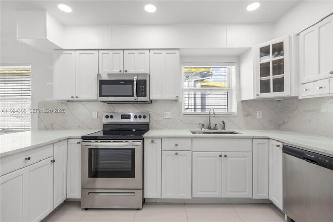 Building Photo - 1627 Moffett St