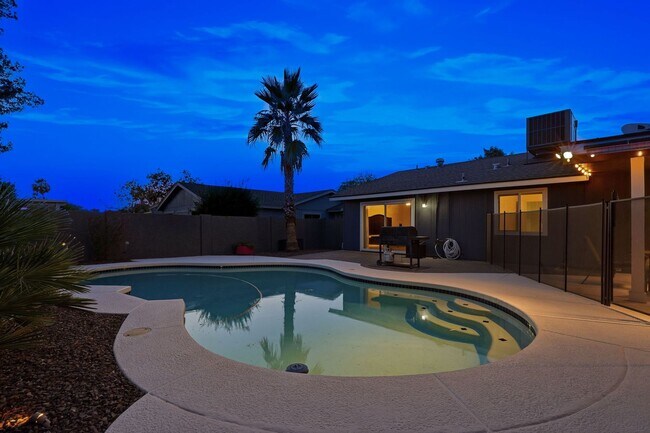 Building Photo - 4 Bed Home in Scottsdale Quarter!!