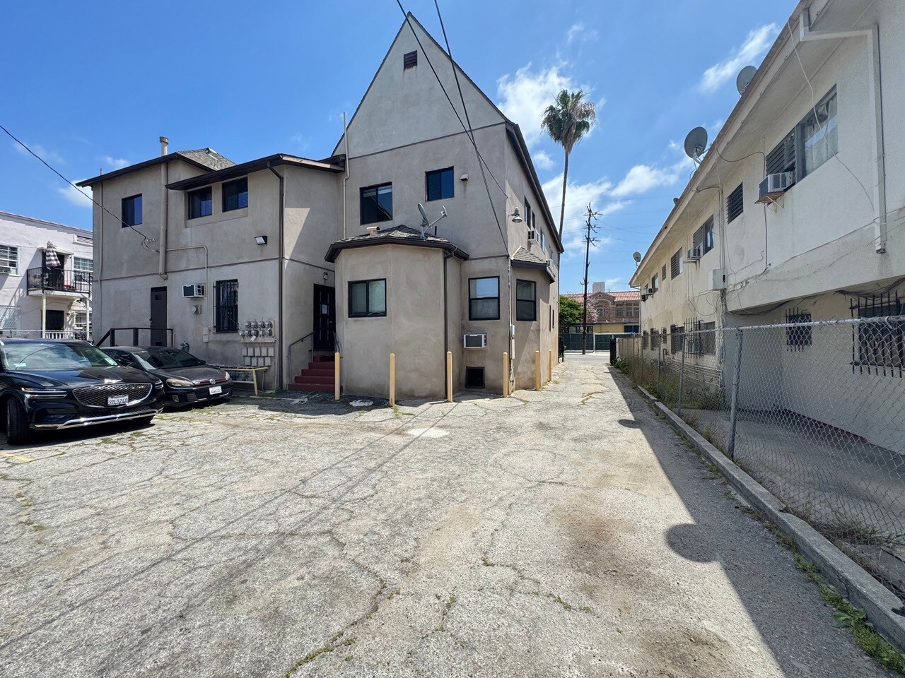 Building Photo - 1341 N Bronson Ave